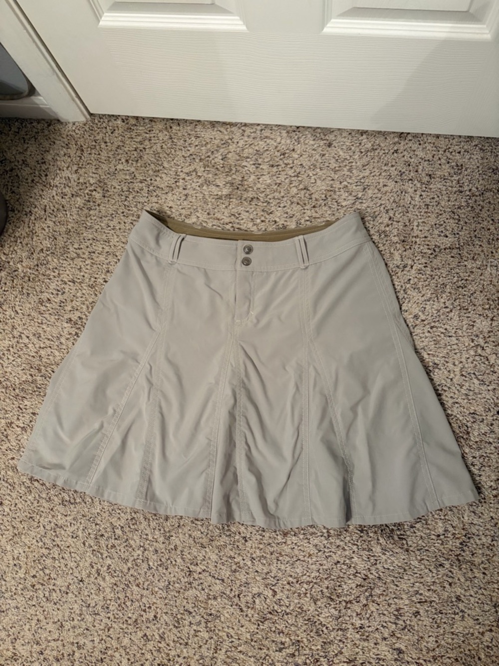 Women’s Khaki Athleta Skirt with Built in Shorts
